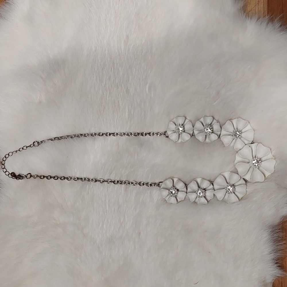 White Vintage Style Flower Rhinestone Bib Necklace Old Hollywood